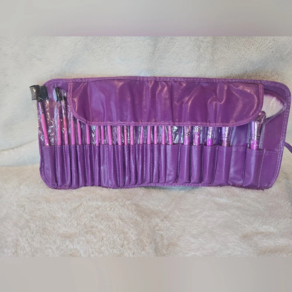 22 Piece Makeup Brush Set with Case Your Choice Of Color